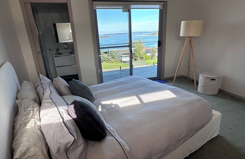 Shoalhaven House | Well appointed holiday house with views to Green Island
