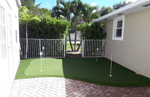 Hobe Sound House | Well Appointed Home Salt Water Pool & Separate Pool House & Putting Green