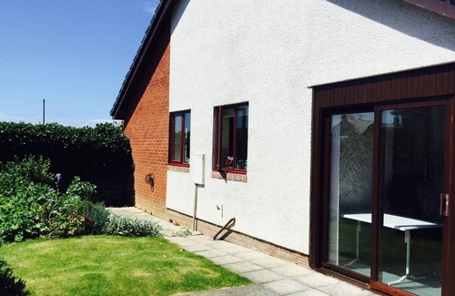 Trearddur Bay House | Well equipped family bungalow near beach at Trearddur Bay Anglesey