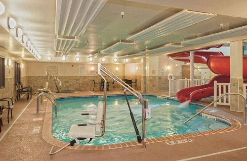 Chanhassen House | Well-Equipped Sanctuary for Your Staycation! Gym