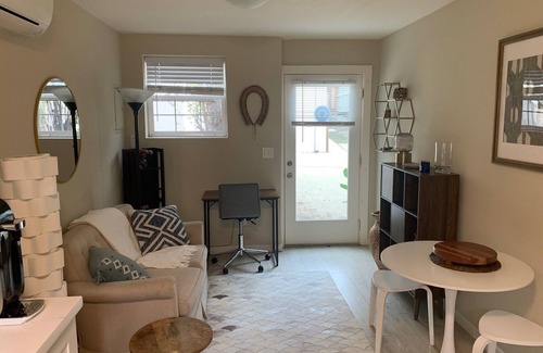 Glenview Cottage | Well-located 1BR cottage with all amenities.