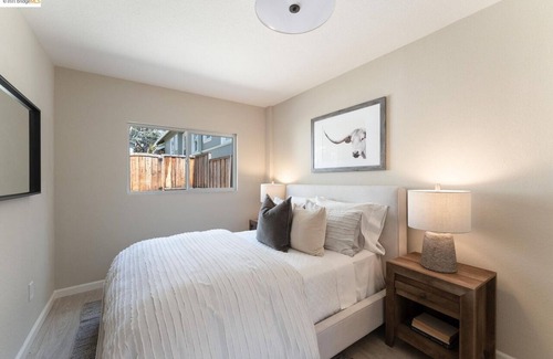 Glenview Cottage | Well-located 1BR cottage with all amenities.