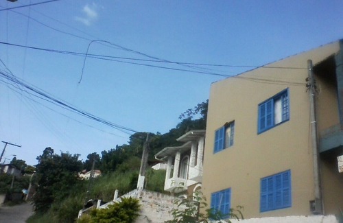 Costeira do Pirajubae House | Well-located and economical apartment near Campeche Beach.