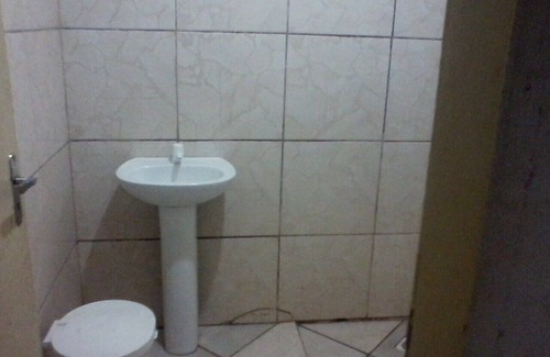 Costeira do Pirajubae House | Well-located and economical apartment near Campeche Beach.