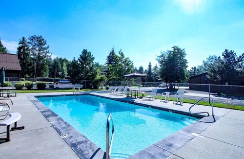 McCall Condo | Well-located condo with private patio & access to tennis, shared pool, & hot tub