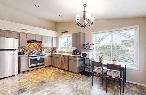Eugene House | Well-stocked and centrally located home with patio & enclosed yard