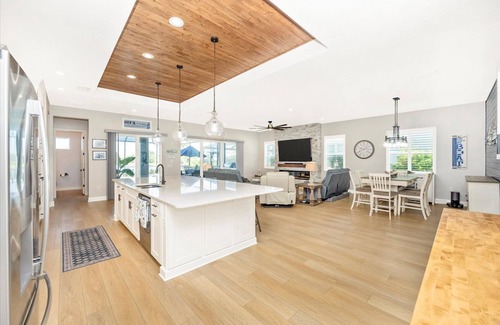 Venice House | Wellen Park 2600 sqft pool, spa & fireplace 3 car with 85” TV & golf cart