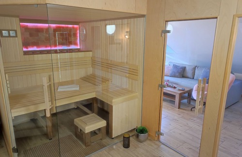 Plzen Condo | Wellness apartmán s vířivkou a saunou na pokoji