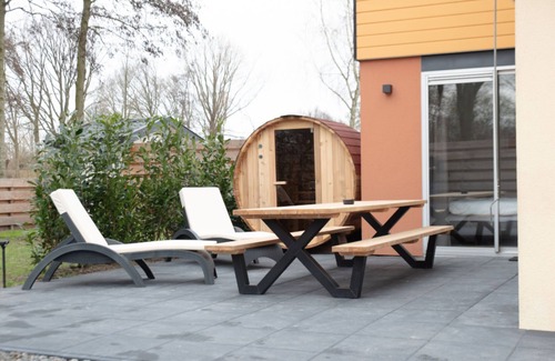 Zevenhuizen House | Wellness Bungalow with whirlpool and sauna
