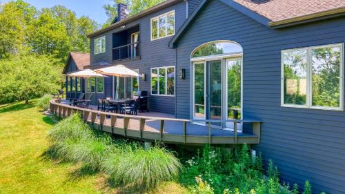 West Stockbridge House | Wellspring by AvantStay Indoor Pool Views