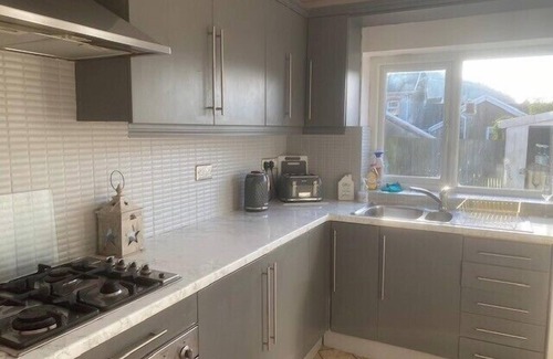 Mountain Ash House | Welsh Retreat with Stunning Views, sleeps upto 4