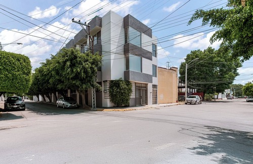 Downtown Queretaro Apartment | Wenceslao By Homirent