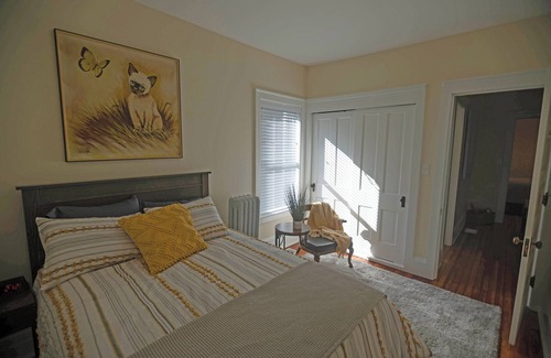Ohio City Apartment | West 28th Ohio City Apartment. Steps away from W. 25th Street & West Side Market