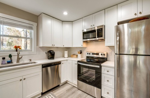 Atlanta Apartment | West Atlanta Craftsman Studio with Front Yard!