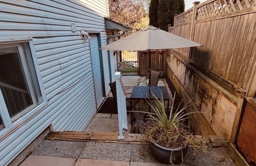 Guildford House | West coast Getaway 2 bedroom 1 bath