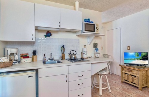 Tradewinds Cottage | West End Paradise Unit Coral 4 - One bedroom efficiency suite