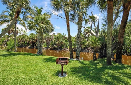 Tradewinds Cottage | West End Paradise Unit Coral 4 - One bedroom efficiency suite
