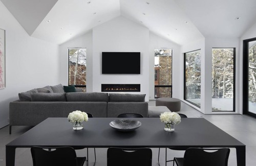 West End Condo | WEST END SLEEK CONTEMPORARY