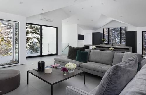 West End Condo | WEST END SLEEK CONTEMPORARY