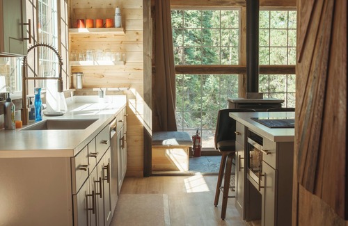 Essex Cabin | West Glacier Cabin, Hot Tub, Stunning views, RV Hookup