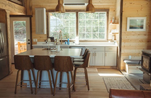 Essex Cabin | West Glacier Cabin, Hot Tub, Stunning views, RV Hookup