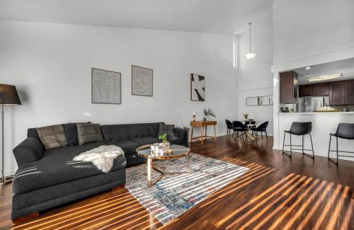 Beverly Grove Apartment | West Hollywood PentHouse with Pool!