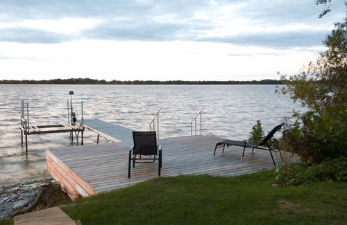 Picton Cottage | West Lake Waterfront - YomanChic Cottage