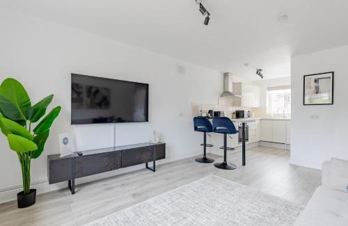 Hounslow Central Apartment | West London - Easy London Underground Access