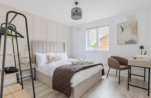 Hounslow Central Apartment | West London - Easy London Underground Access