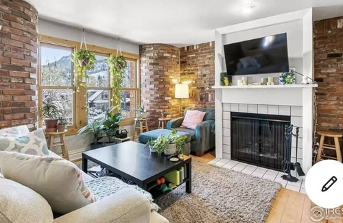 Lower Arapahoe House | West Pearl St Townhome