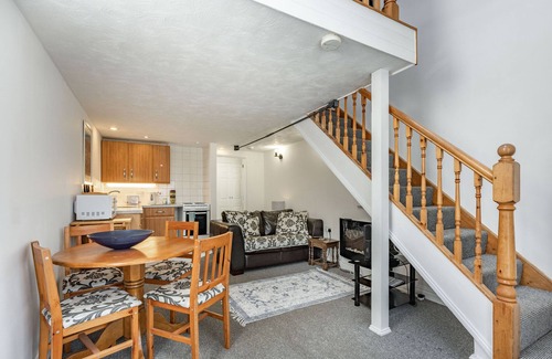 Yarmouth Apartment | WEST SEA VIEW NO 4, pet friendly, country holiday cottage in Yarmouth