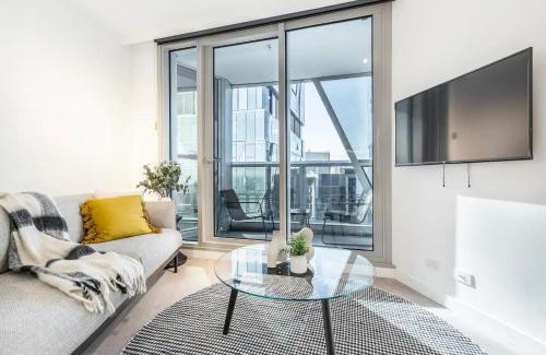 Melbourne Central Business District Apartment | West Side Trendy CBD LivingWorkShopRestPlay