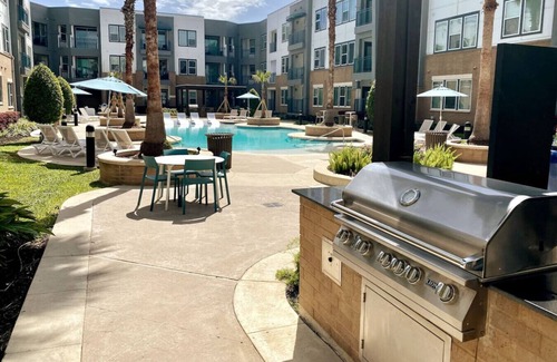 Woodlake - Briar Meadow Apartment | Westchase Long term Pool Gym King fully equipped