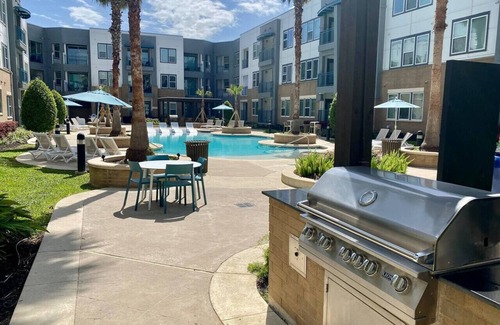 Woodlake - Briar Meadow Apartment | Westchase Longterm Pool Gym King fully equipped