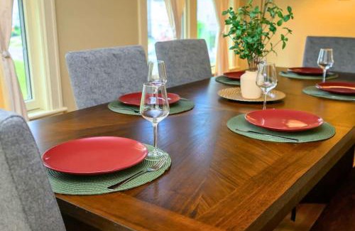 Eastside House | Westcott 2BR 3 Bed Apt in Mansion mins to SU JMA Dome