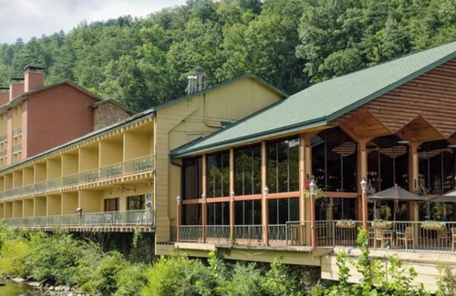 Gatlinburg Apartment | Westgate Smoky Mountain Resort & Water Park