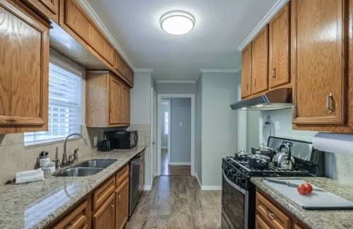 Spring Branch West House | Westview Memorial, City Centre, Pet Friendly