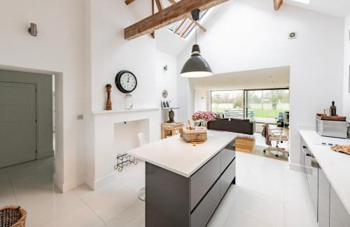Roughton House | Westward Skies - Luxurious Modern Countryside Retreat