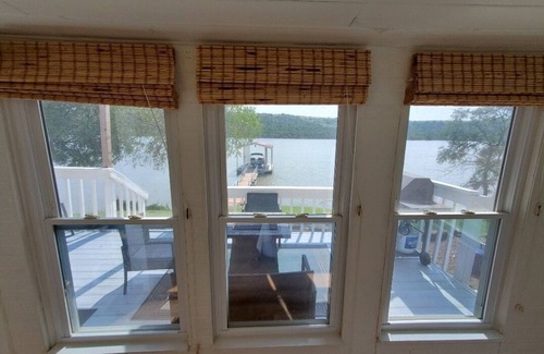 Palo Pinto County Cottage | Wet Feet Retreat! Lake front cabin in quiet cove.