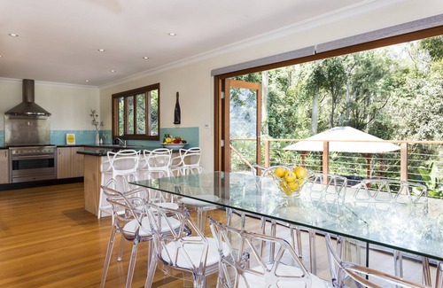 Whale Beach House | Whale Beach Modern 4 bedroom, 4 bath secluded home, ocean views in bush setting.