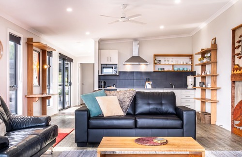 Coles Bay Apartment | Whale Watcher 2