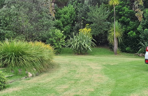 Whangapoua House | Whangapoua waves - Own Private getaway near the seashore