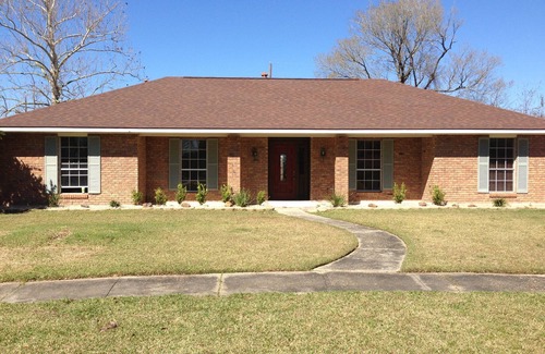 Shenandoah House | Wheelchair Accessible Executive, Guest, Medical STR. Pet Friendly, Quiet, Safe.