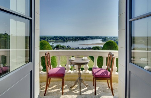 Candes-Saint-Martin House | When heritage, art and well-being meet