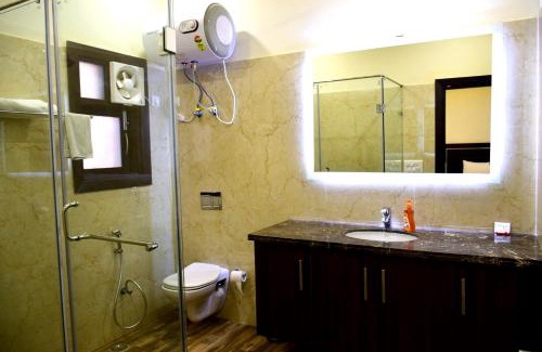 Sector 51 Apartment | When In Gurgaon - ARTEMIS HOSPITAL 1 Min Walk, FORTIS & MEDANTA 4 Mins Drive