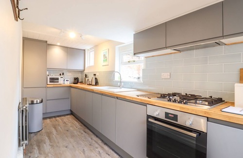 Manningtree Cottage | WHERRY COTTAGE, family friendly, with open fire in Manningtree