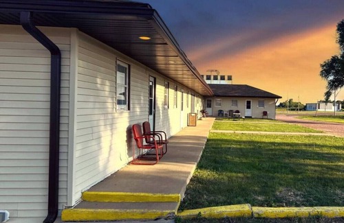 Bonesteel Hotel | Whetstone Bay Lodge Room 1 - Sleeps 2 · Whetstone Bay Lodge Room 1 - Sleeps 2