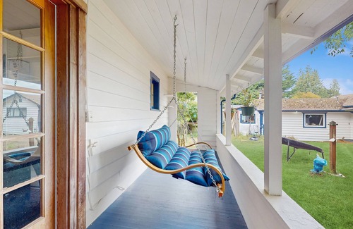 Langley House | Whimsical 1940s waterview gem with sweeping sea views, wildlife, & near town