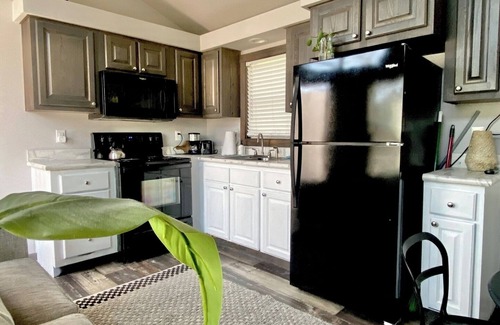East MLK House | Whimsy Cottage in Super Location