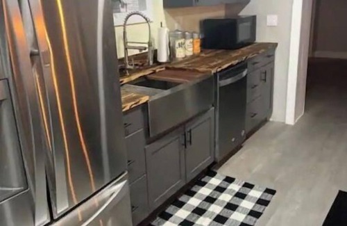 Stockdale House | Whiskey Rock Lodge- Hot Tub -sleeps up to 14